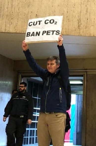 This image has an empty alt attribute; its file name is ban-pets.jpg